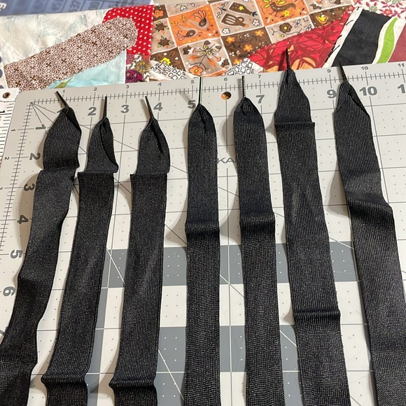 Small lot of (7 single laces) men's vintage )ca 1940's) silk shoe laces - Picture 5 of 6